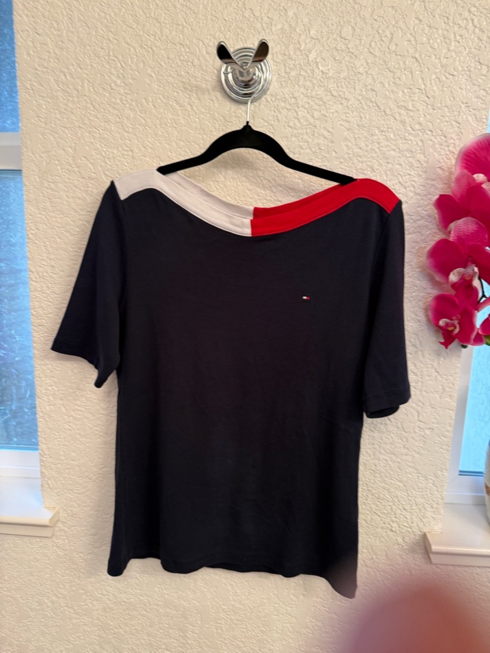 Tommy Hilfiger Navy Short-Sleeve Tee with Red & White Crew Neck Medium 💯% Cotton - Picture 11 of 16